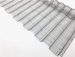 Fio de metal liso de aço inoxidável de Flex Driven Oven Conveyor Belt para o bolo refrigerando